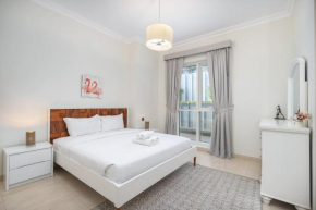 Prestigious 3-Bedroom Apartment with Easy Access in Downtown Dubai
